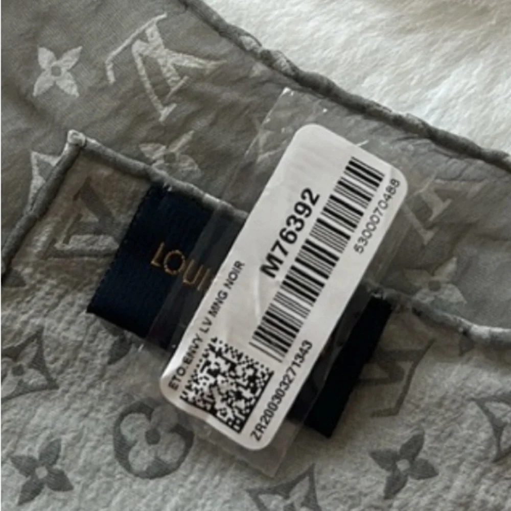 Louis Vuitton Monogram LV Silk Stole - Picture 6 of 12